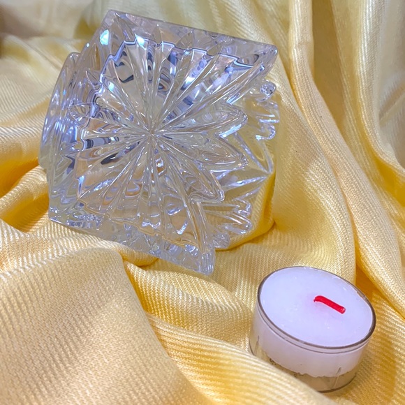 Mikasa Fire Blossom Full Lead Crystal Triangle Tea-light CandleHolder - Picture 5 of 7